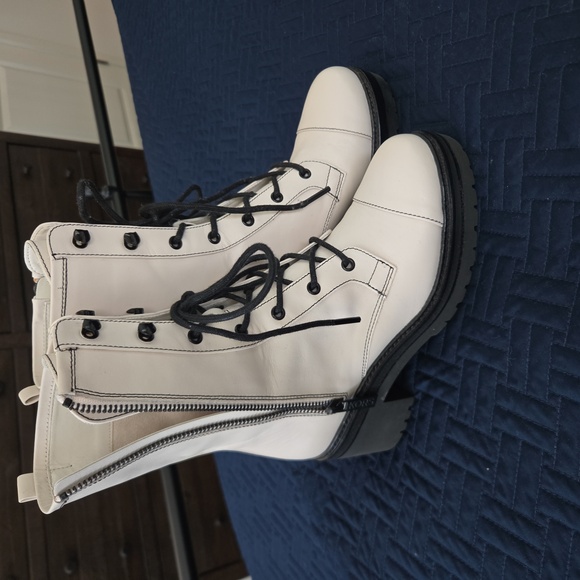 Michael kors boots - Picture 3 of 7